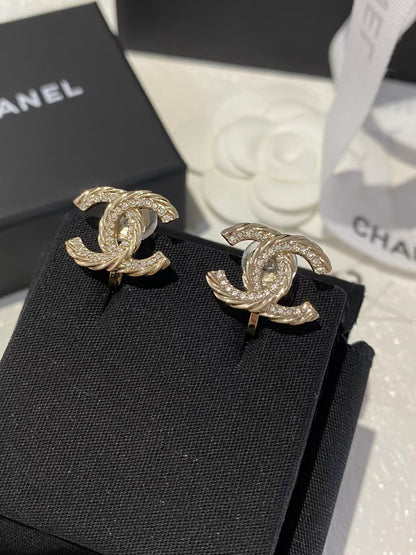 CHANEL 耳夾款