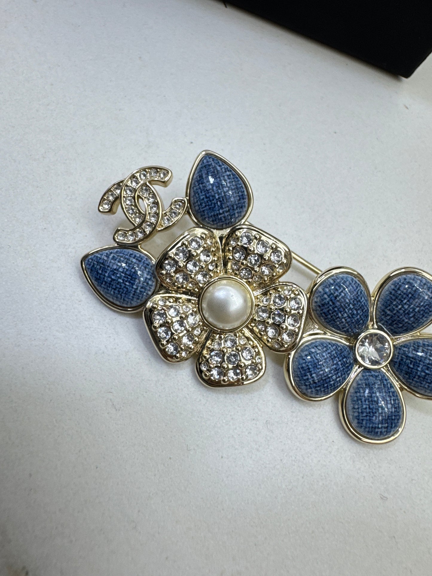 CHANEL 26C 牛仔花胸針