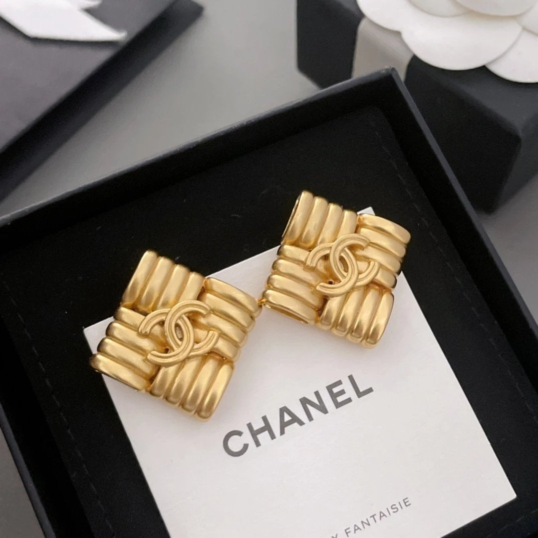 CHANEL 耳夾款