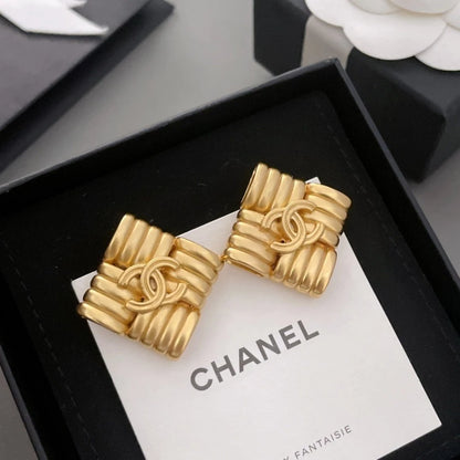 CHANEL 耳夾款