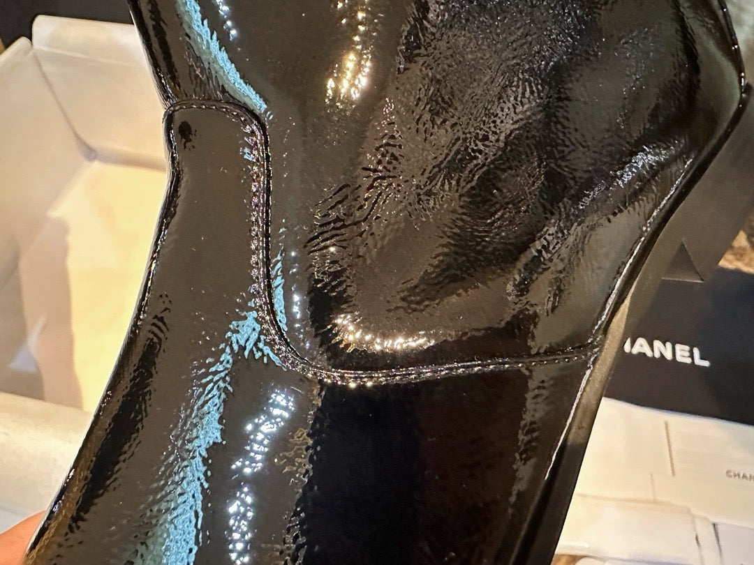 CHANEL 皺漆皮短靴￼23A