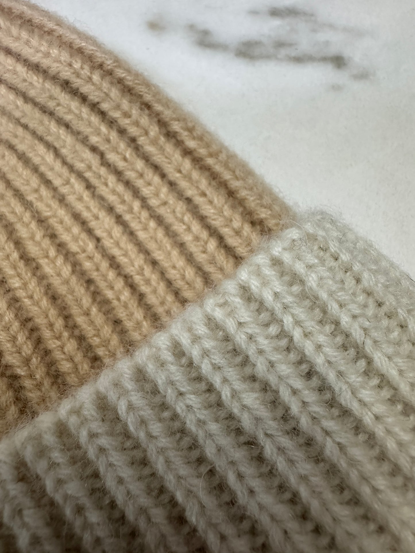 LV 狐狸毛球冷帽 奶茶色