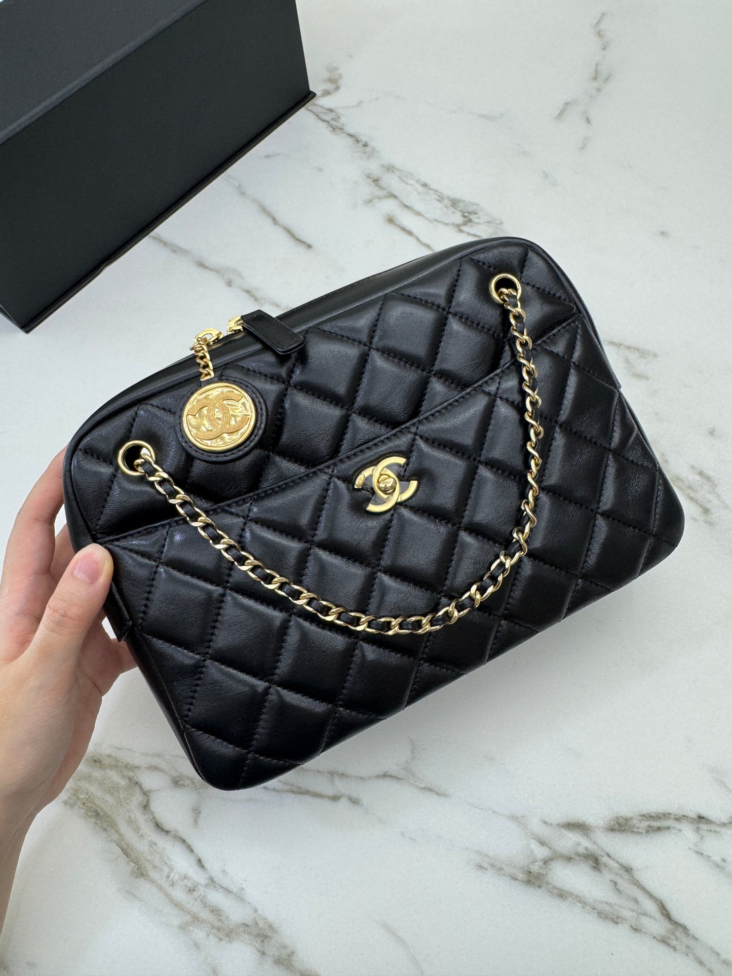 CHANEL 24K 金幣相機包 Medium