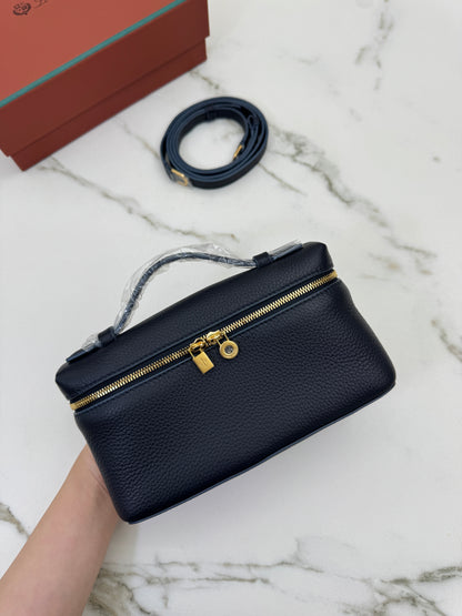 LORO PIANA Extra Pocket 19 海軍藍金扣