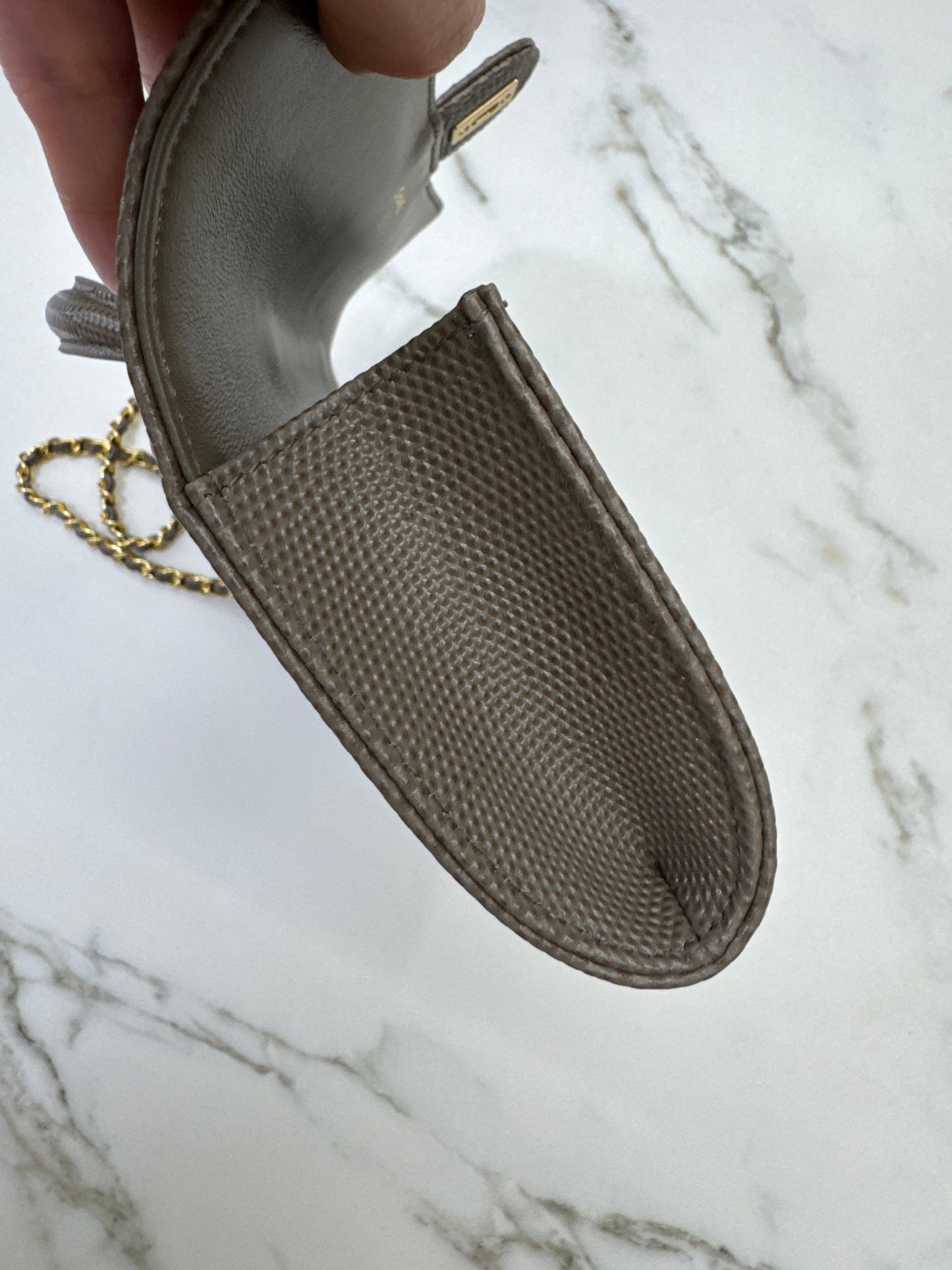 CHANEL 26A 蜥蜴壓紋 灰色Clutch