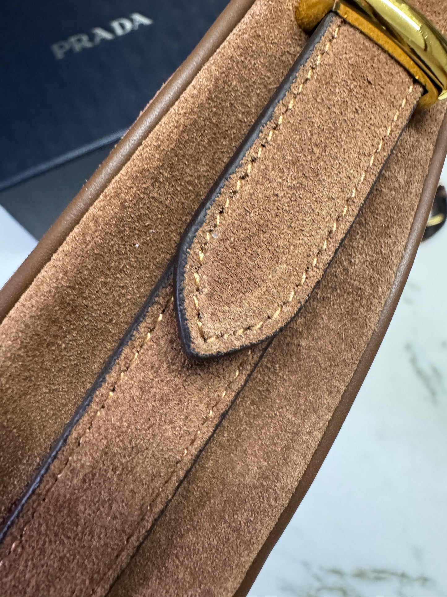 PRADA 半月包 麂皮棕色