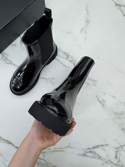 CHANEL 22C Chelsea Boots 漆皮切爾西短靴