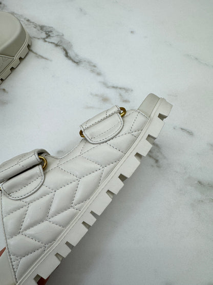 MIU MIU 魔術貼涼鞋 米白色羊皮