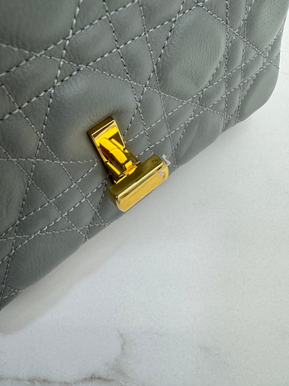 DIOR Caro Small 石灰色