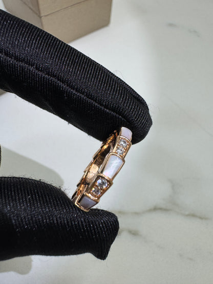 BVLGARI Serpenti 白貝母拼鑽 玫瑰金戒指
