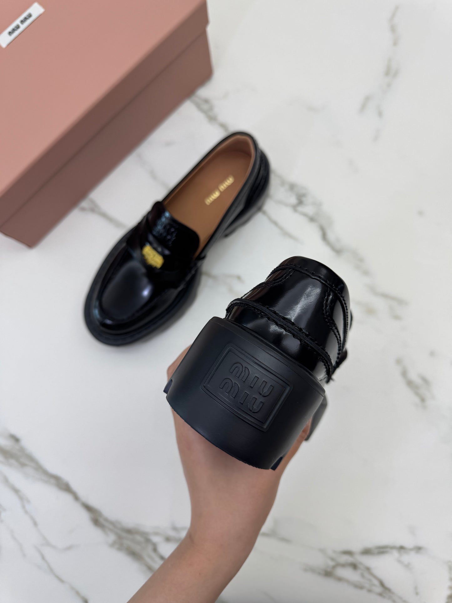 MIU MIU 金幣厚底Loafers 黑色