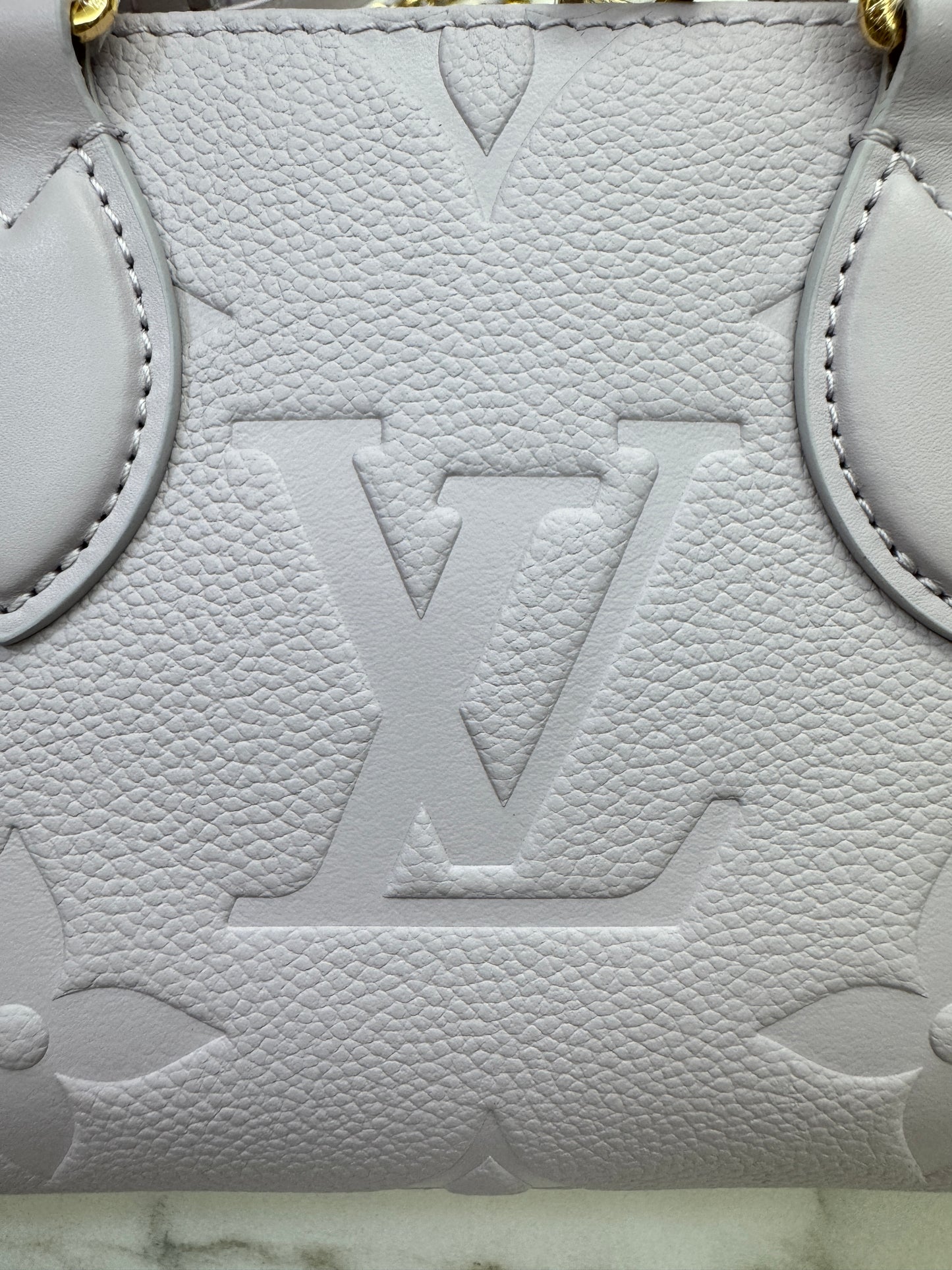 LV On the Go East-west 淺紫