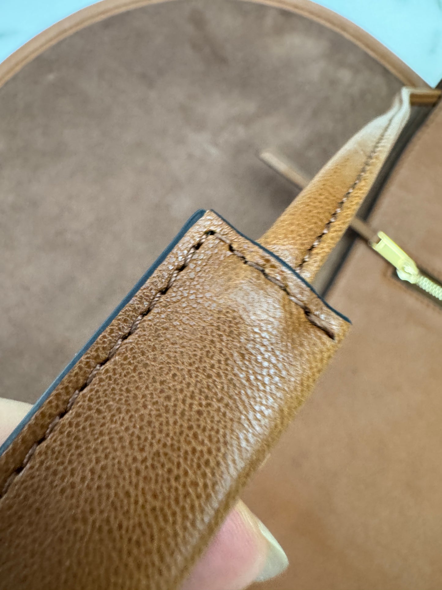 CELINE Soft Triomphe Half Moon 焦糖棕