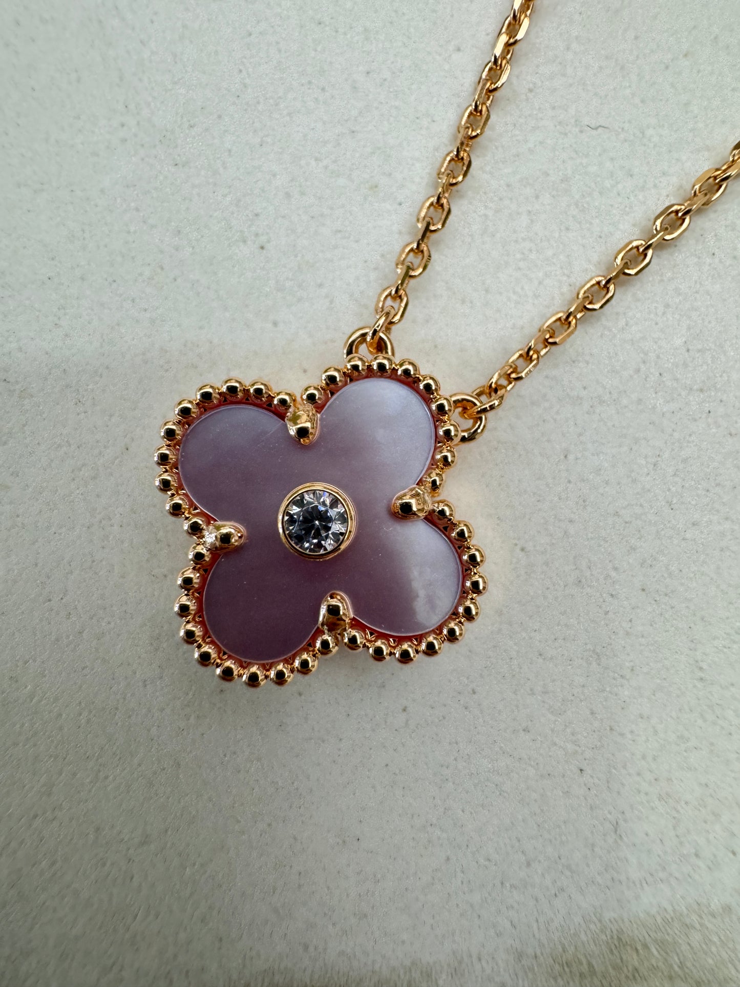 VCA Vintage Alhambra 2025 Holiday Pendant 粉貝母