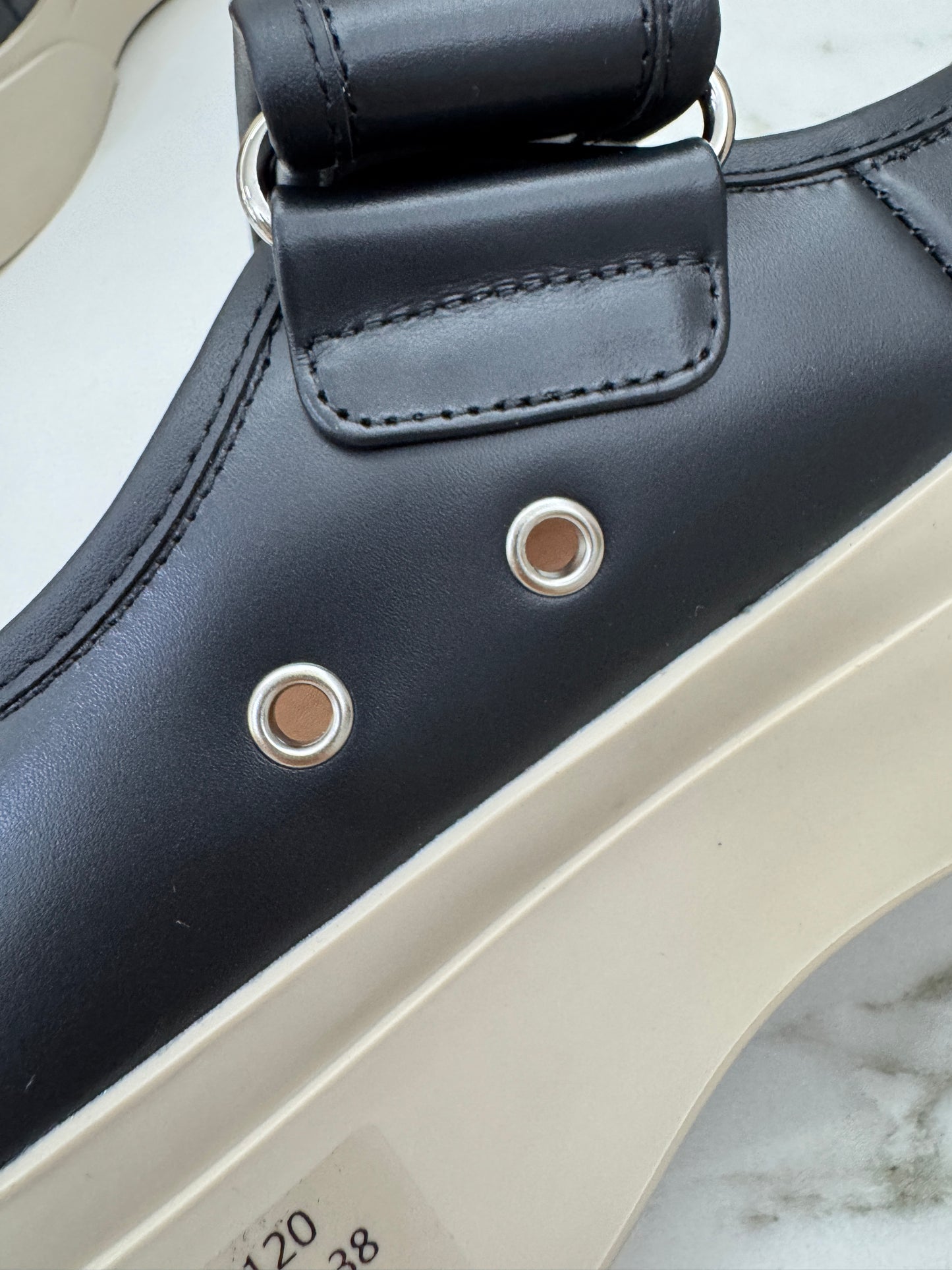 MARNI 大頭瑪麗珍 黑色皮款