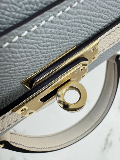 HERMES Kelly 25 冰川藍拼奶昔白 Epsom 香檳金扣 8U Bleu Glacier/ 10 Craie PBHW