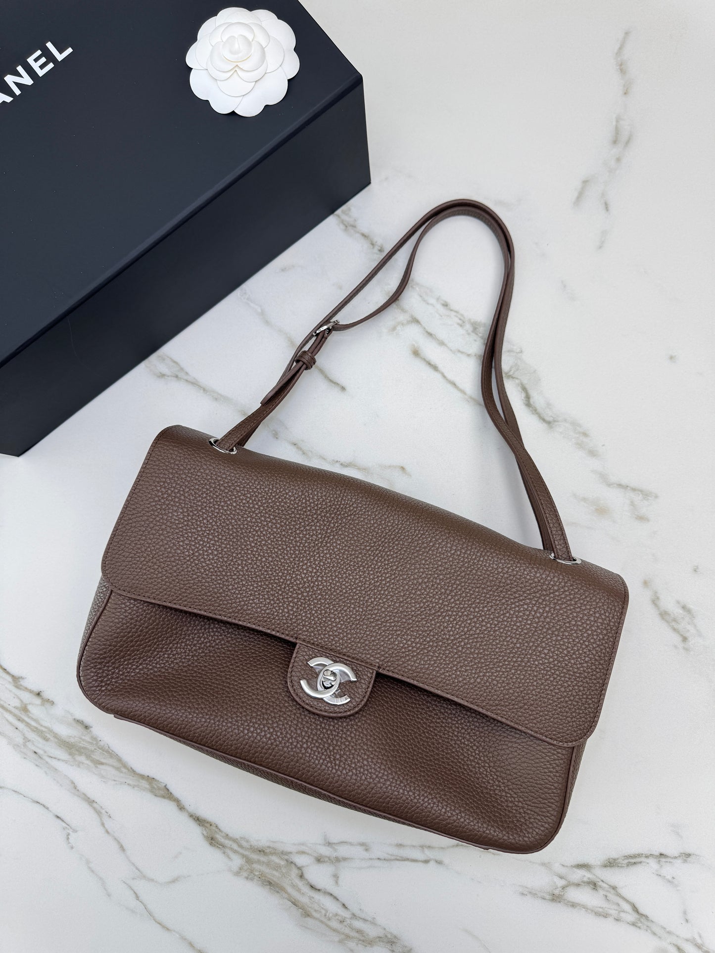 CHANEL Maxi Flap Small 32cm 大象灰/ 深卡其色 Dark Khaki