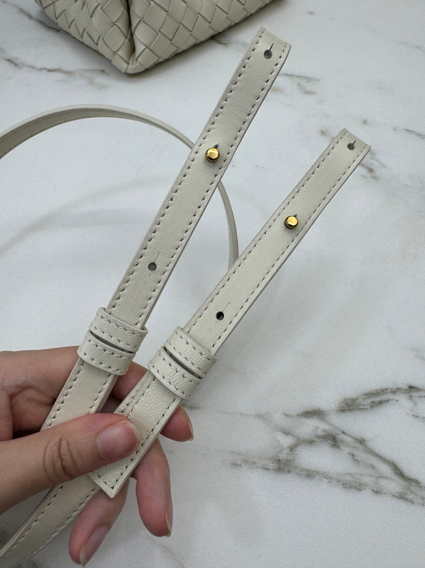 BV Parachute Small 海鹽白 Sea Salt