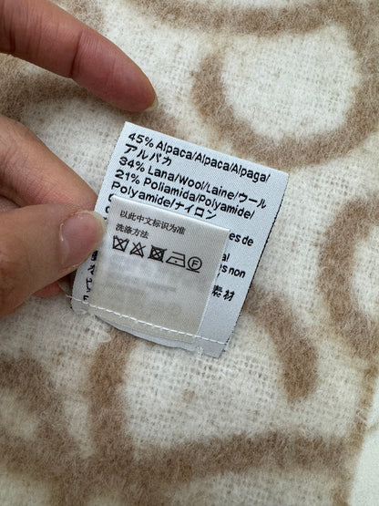 LOEWE 羊駝毛雙面Scarf 奶茶色