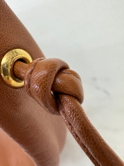 CELINE Soft Triomphe Half Moon 焦糖棕