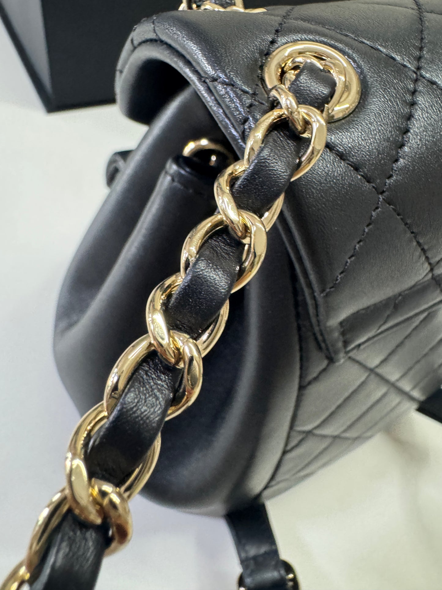 CHANEL Duma 胎牛皮 黑色 Small