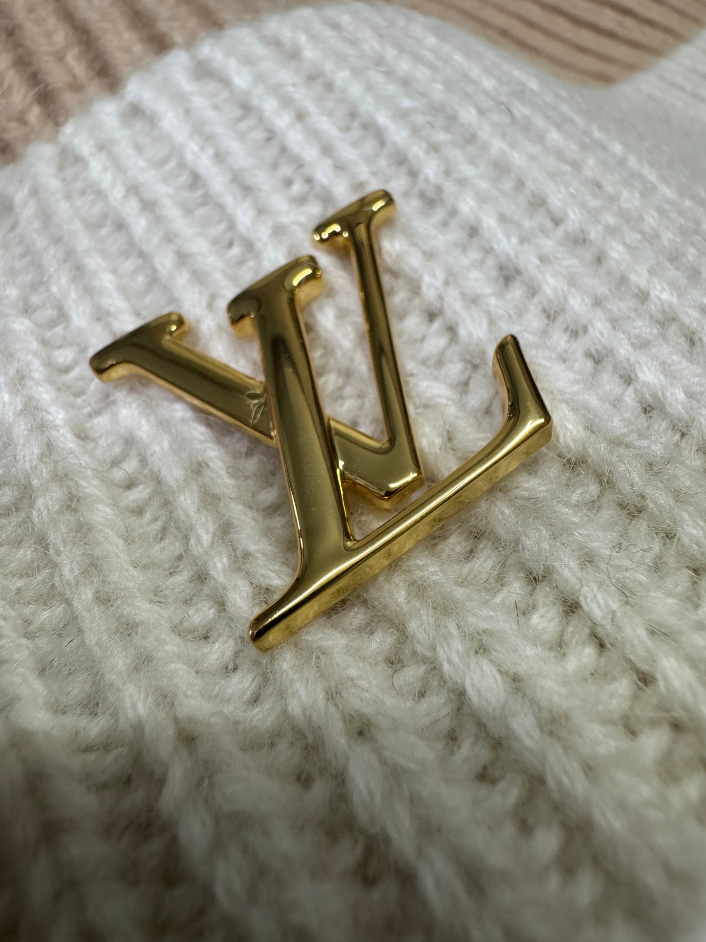 LV 狐狸毛球冷帽 奶茶色