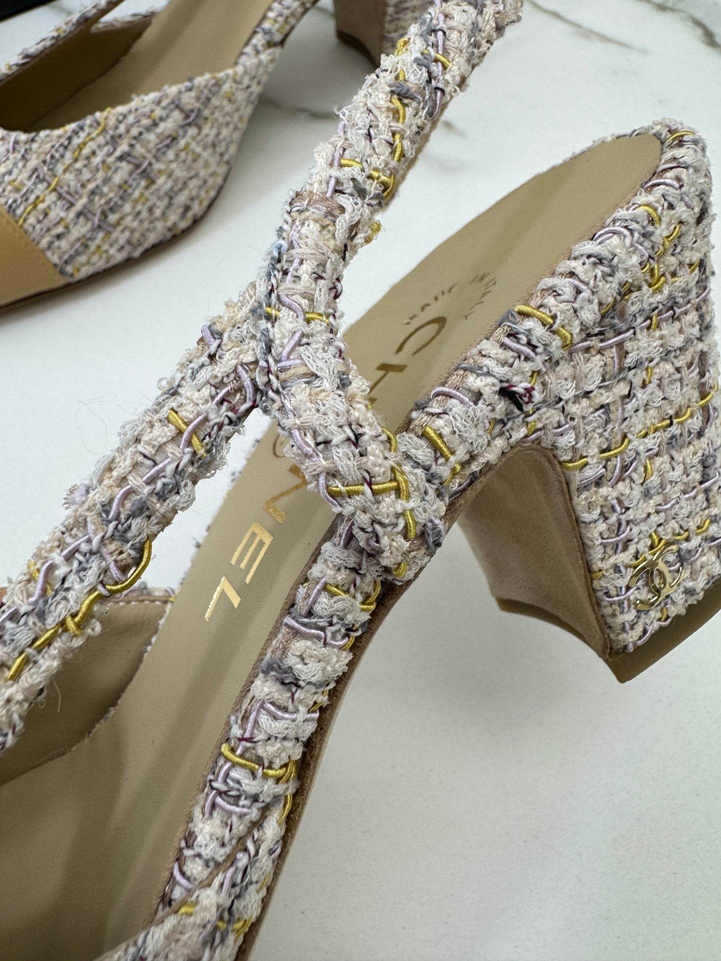 CHANEL 21P 杏色拼米黃紫Tweed Slingback