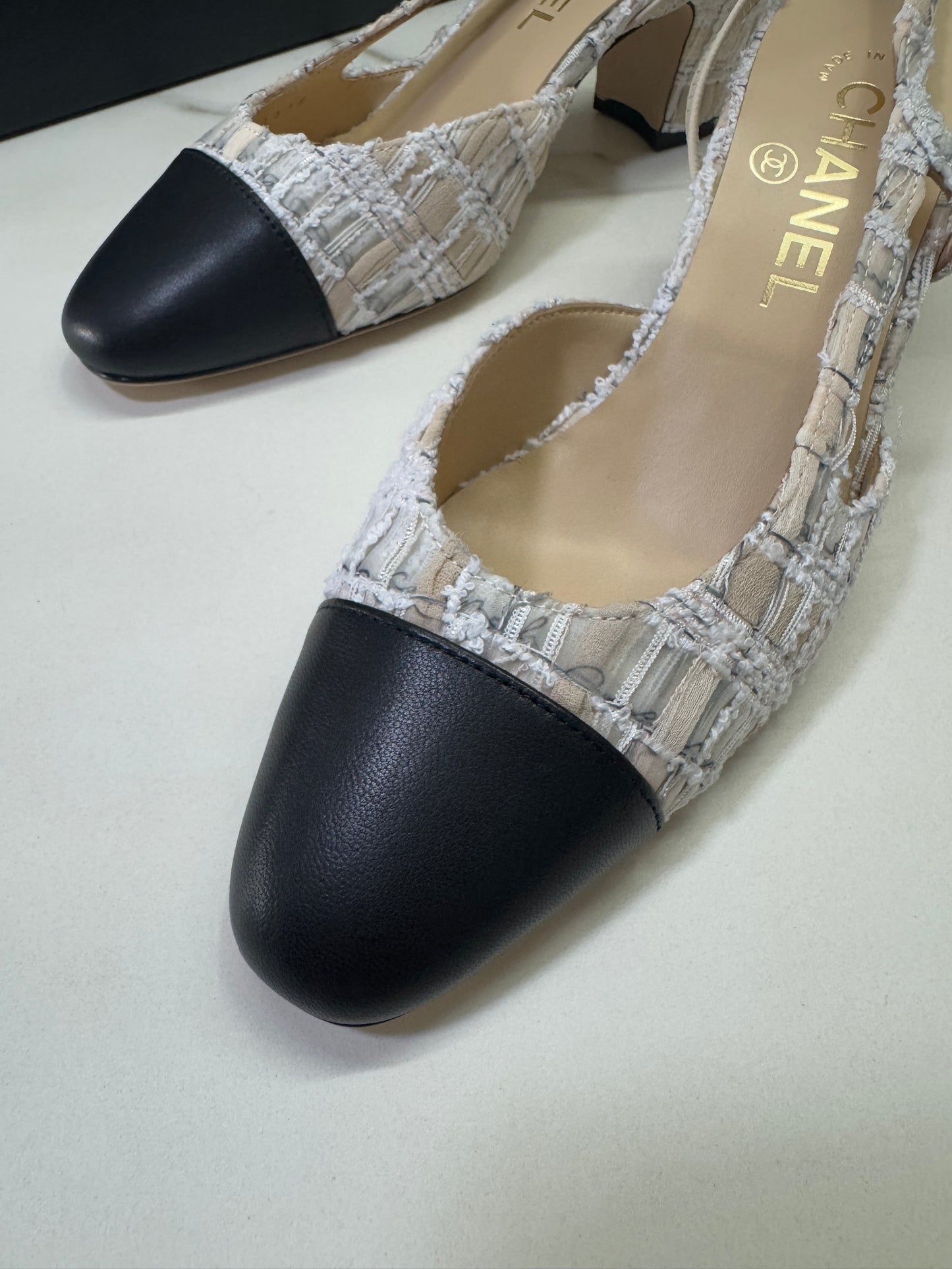 CHANEL 22P蕾絲字母 Slingback
