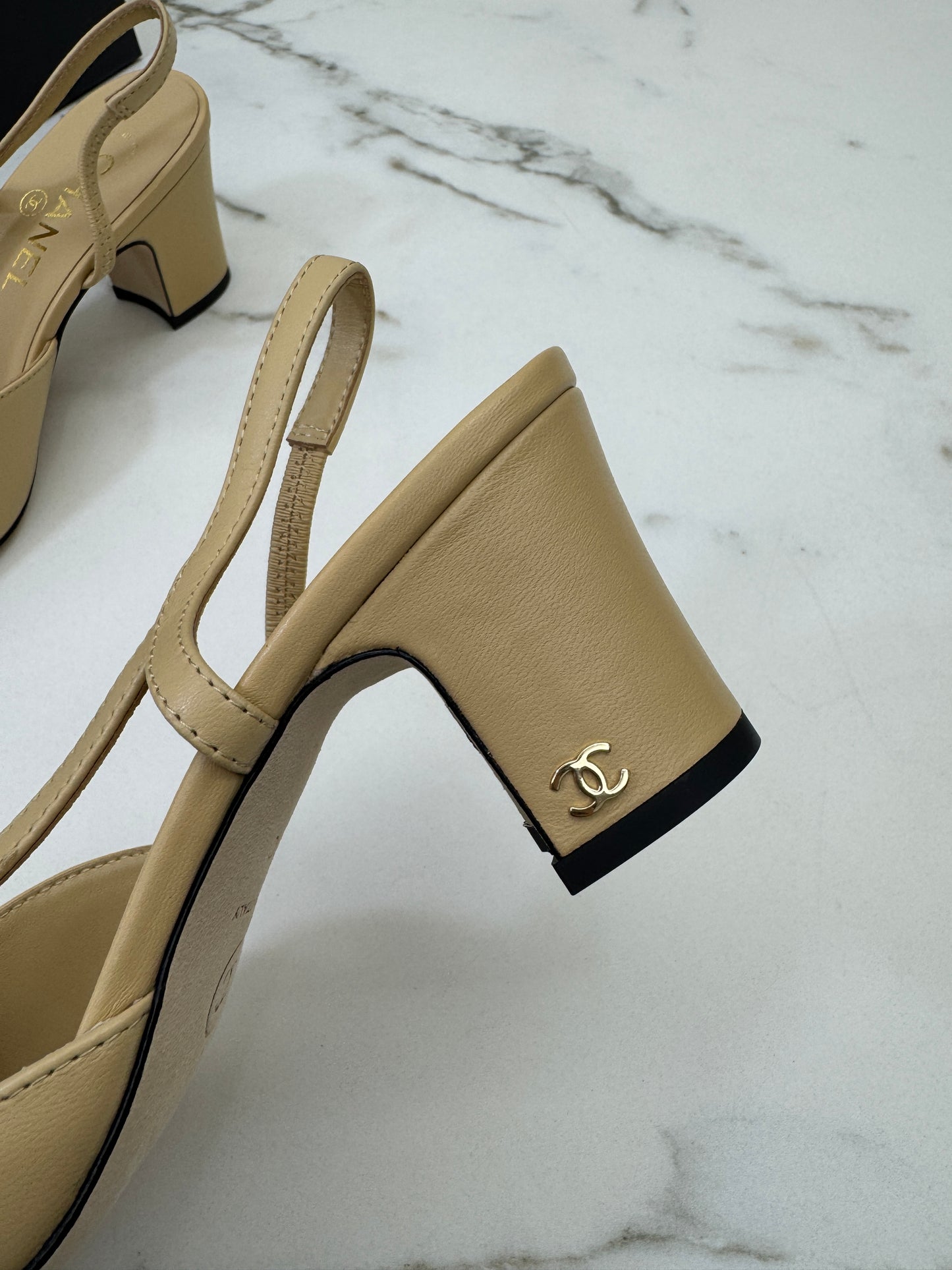 CHANEL Slingback 6.5cm 杏拼黑