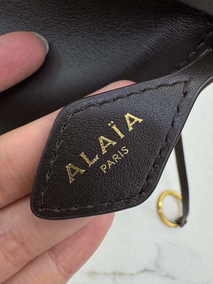 ALAIA Le Click East West Medium 深棕色
