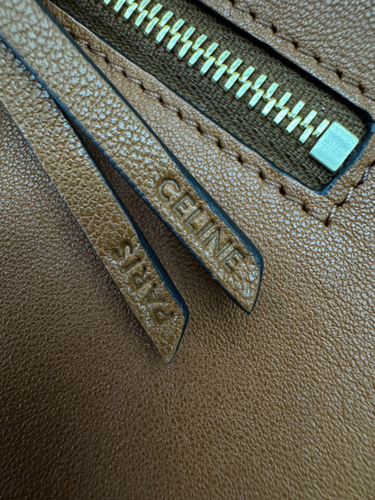 CELINE Soft Triomphe Half Moon 焦糖棕