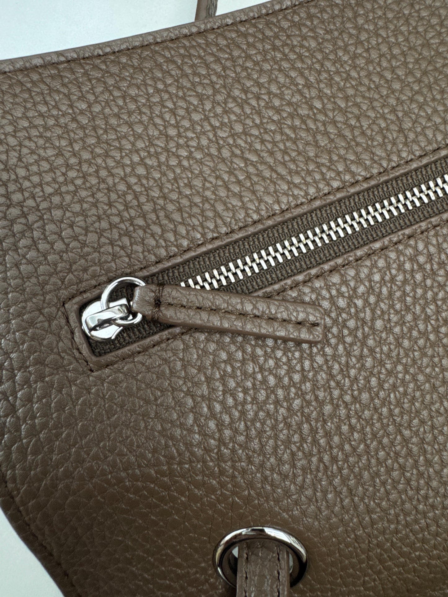 CHANEL Maxi Flap Small 32cm 大象灰/ 深卡其色 Dark Khaki
