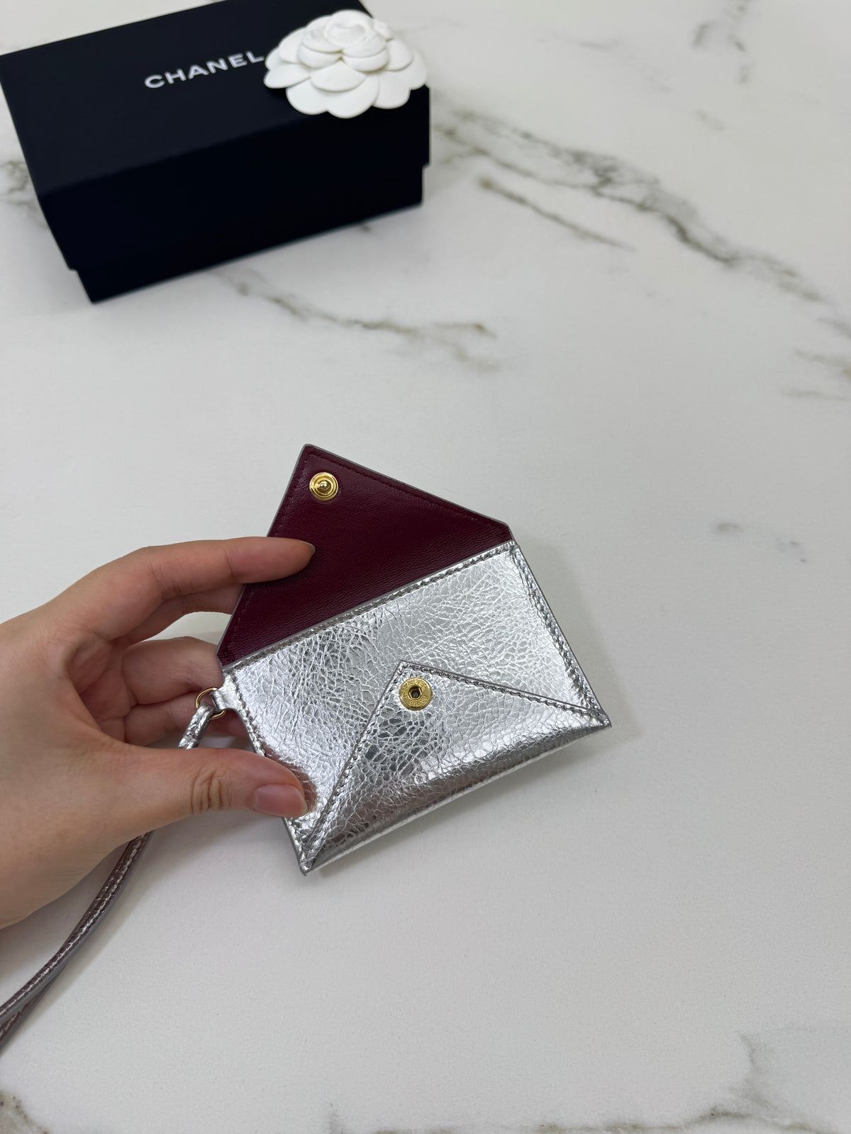 CHANEL 26X 信封卡包包掛 爆裂銀