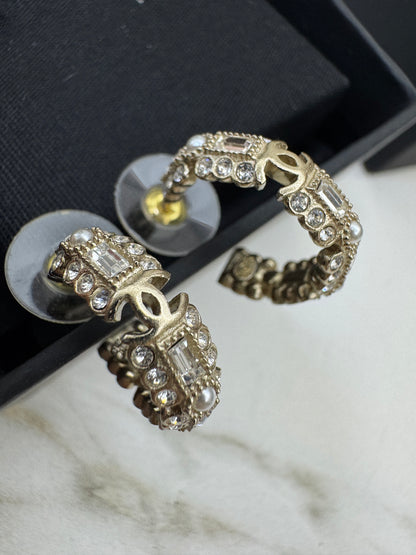 CHANEL 22B 圈型水鑽形珠耳環