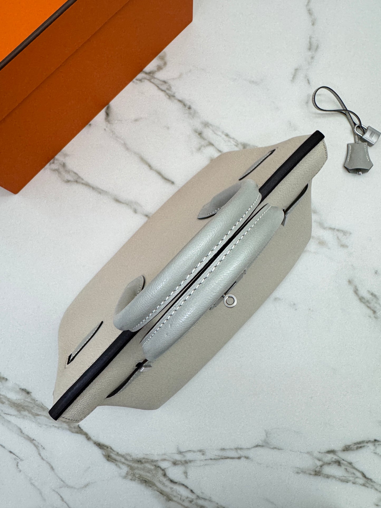 HERMES Birkin 30 SO 珍珠灰拼奶昔白山羊皮 拉絲銀扣 Chevre Mysore Gris Pearl x Craie