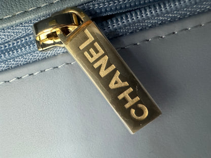 CHANEL 22B 淺藍牛仔 Mini CF20