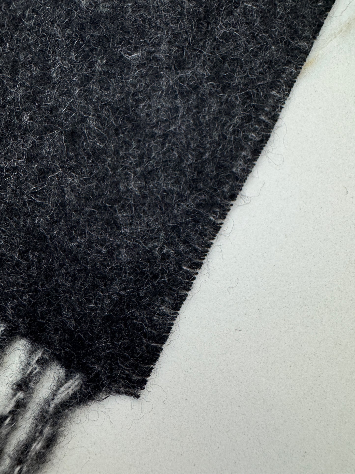 LV Reykjavik Scarf 100% Cashmere Black