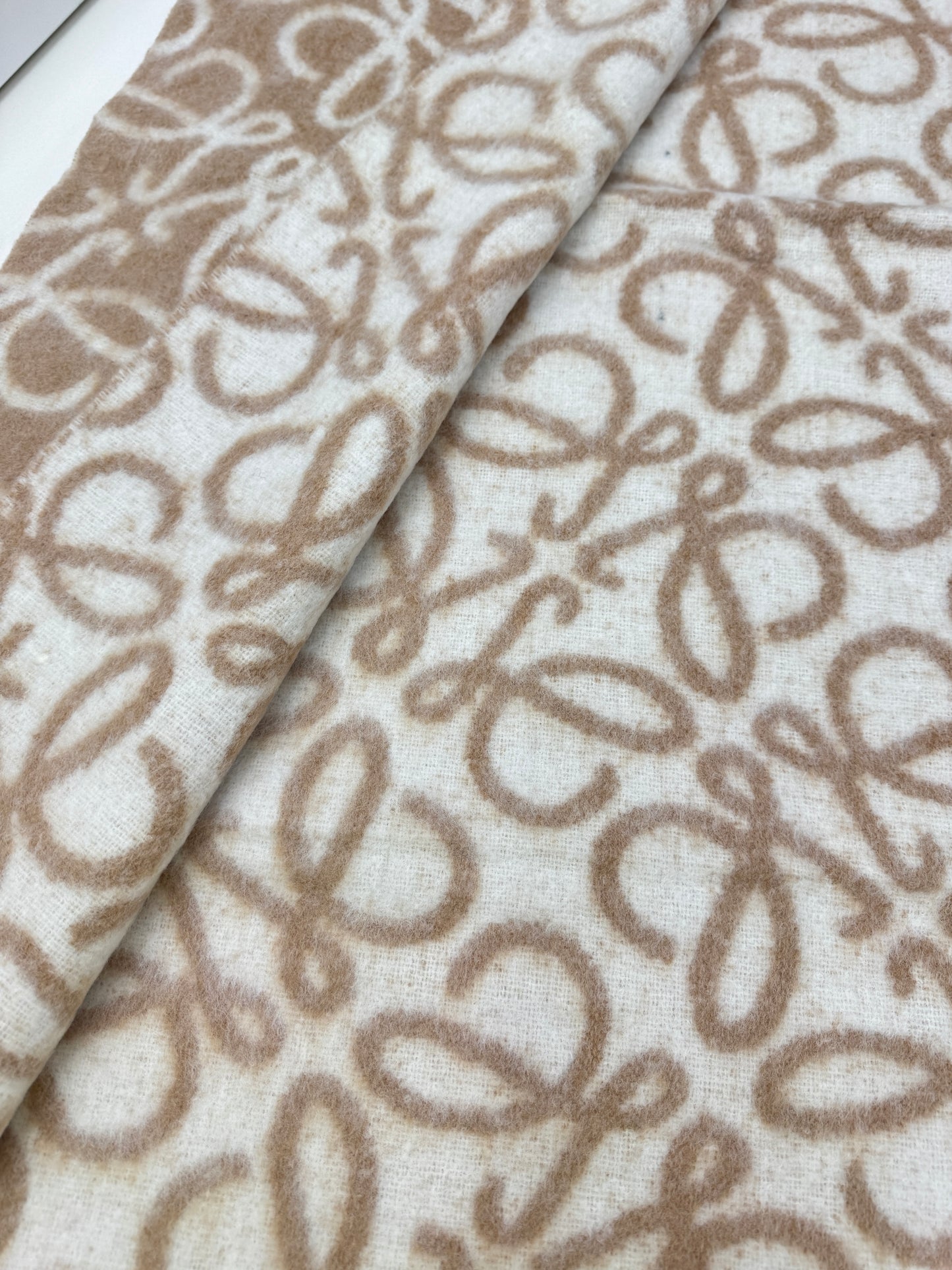 LOEWE 羊駝毛雙面Scarf 奶茶色