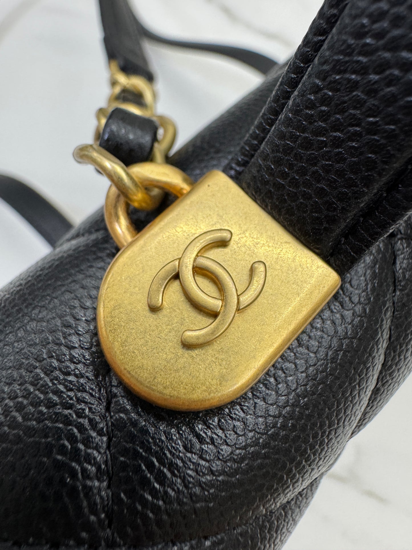 CHANEL 25B 四葉草郵差背包
