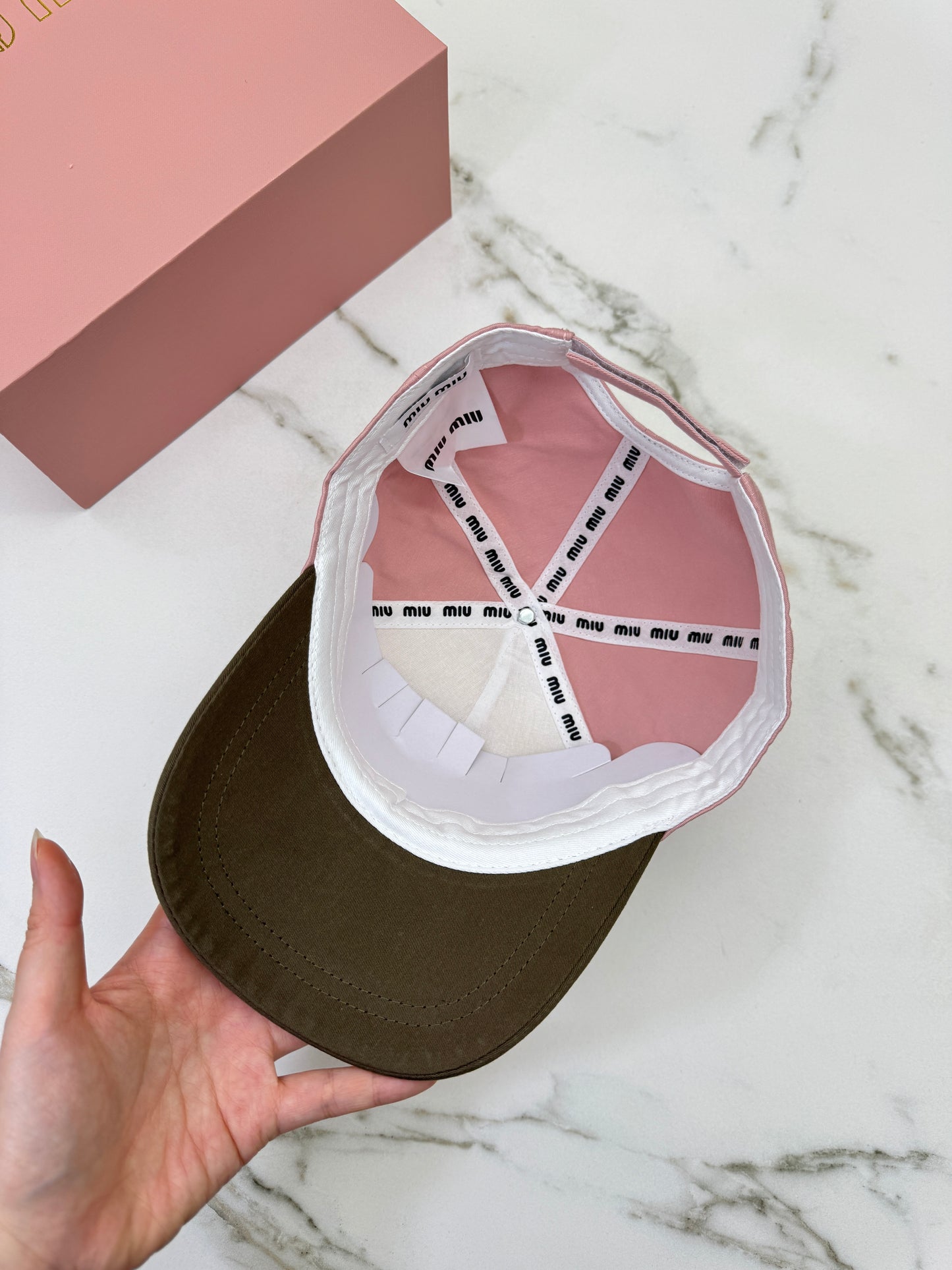 MIU MIU 鴨舌帽 粉紅拼咖啡色￼