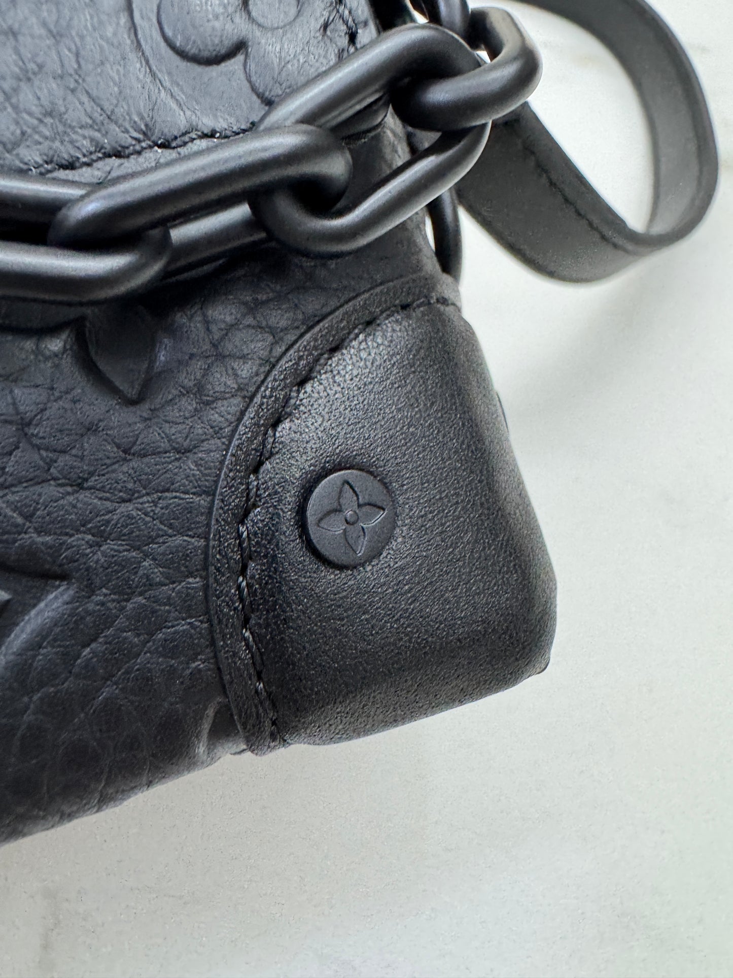 LV Steamer Wearable Wallet - Monogram Taurillon Leather