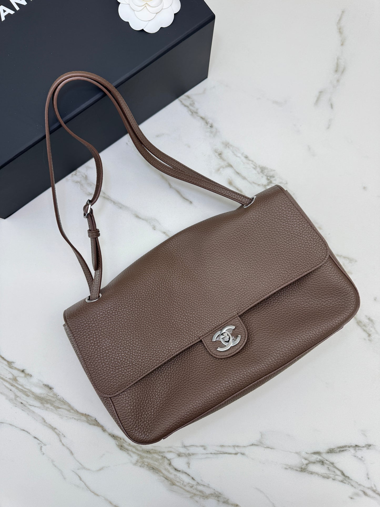 CHANEL Maxi Flap Small 32cm 大象灰/ 深卡其色 Dark Khaki
