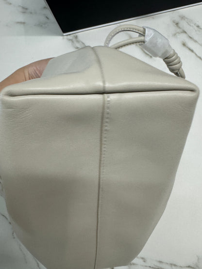 LOEWE Flamenco Purse 海鹽白 Medium Sea Salt