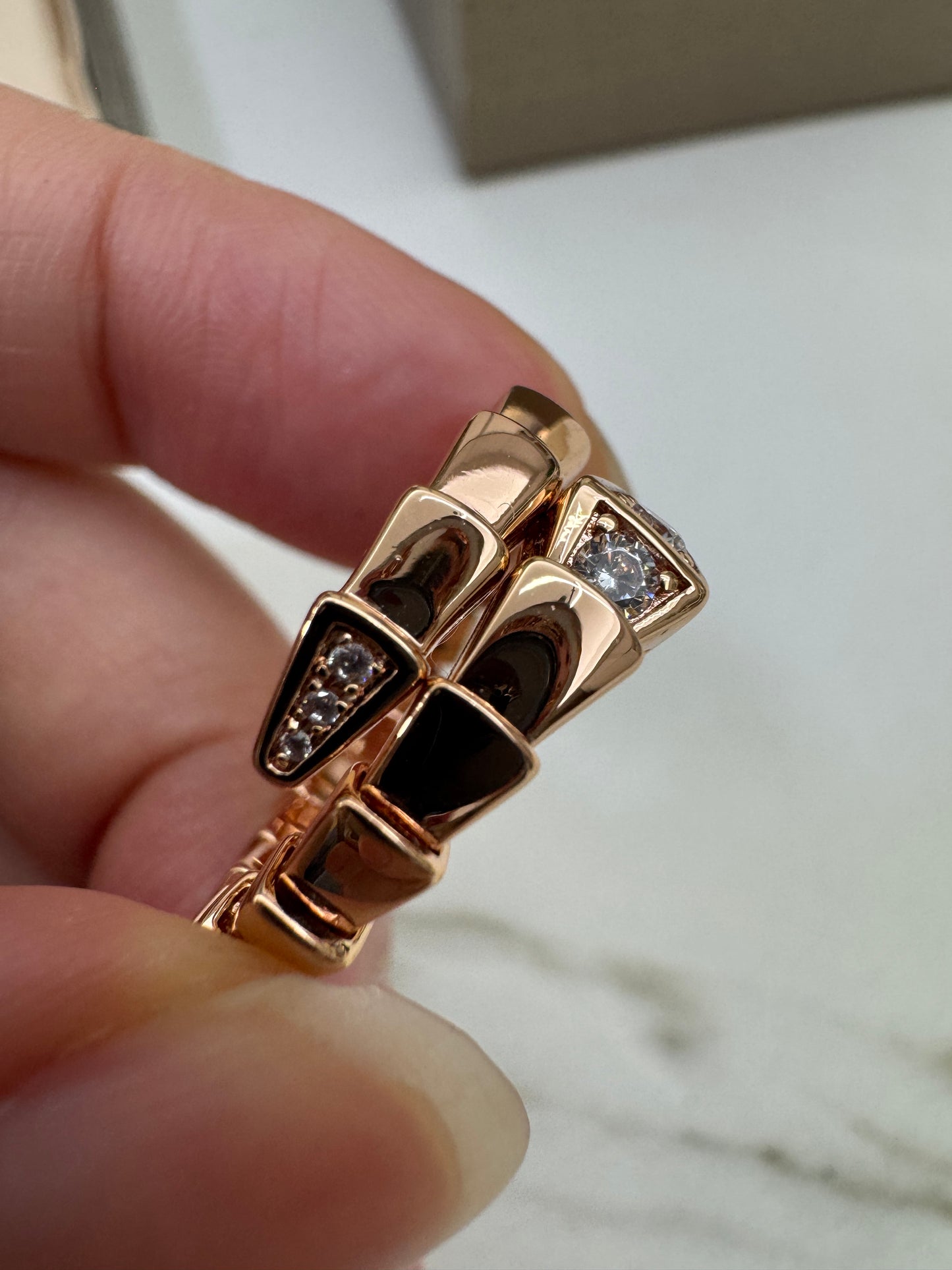BVLGARI Serpenti 蛇骨戒指 玫瑰金