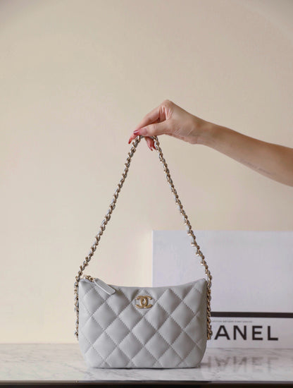 CHANEL 24P hobo 餃子包 淺灰