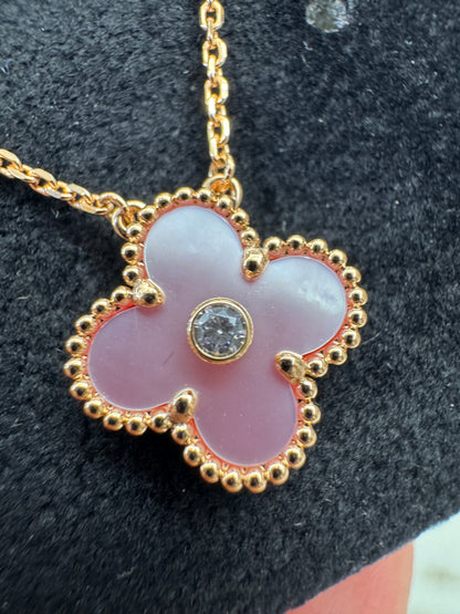 VCA Vintage Alhambra 2025 Holiday Pendant 粉貝母