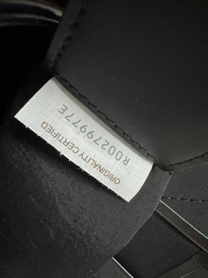 BV 8格油臘皮腰包