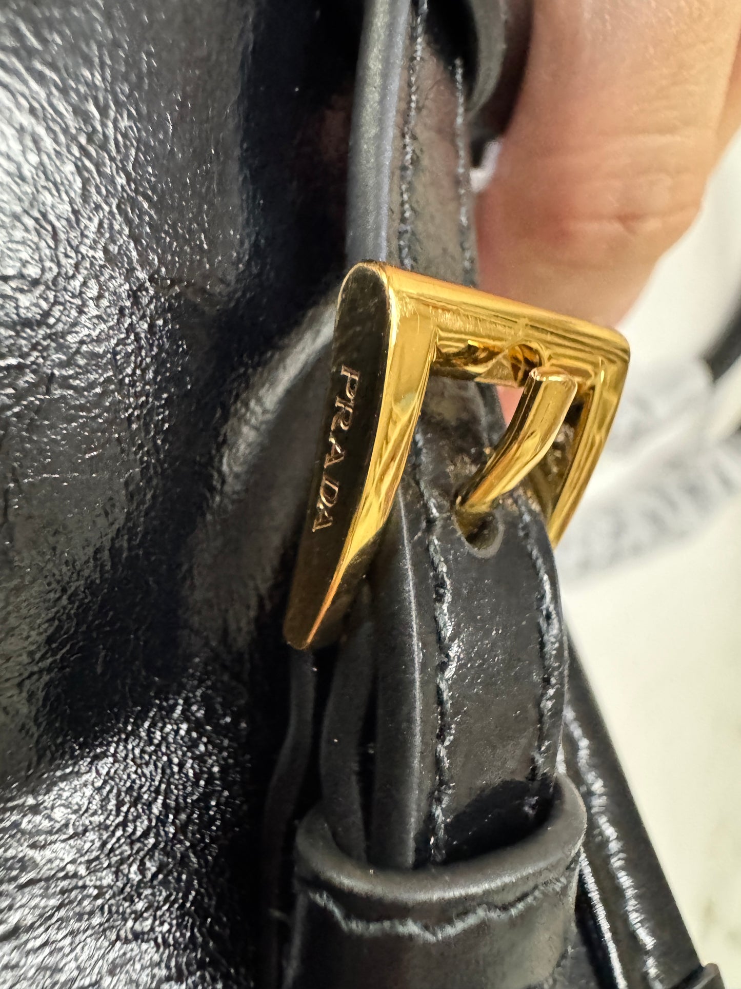 PRADA Soft Lux 中號 黑色