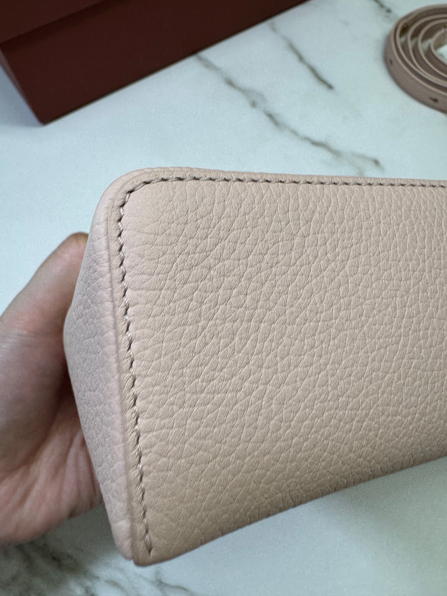 LORO PIANA Extra Pocket 19 奶油蜂蜜色 Creamed Honey