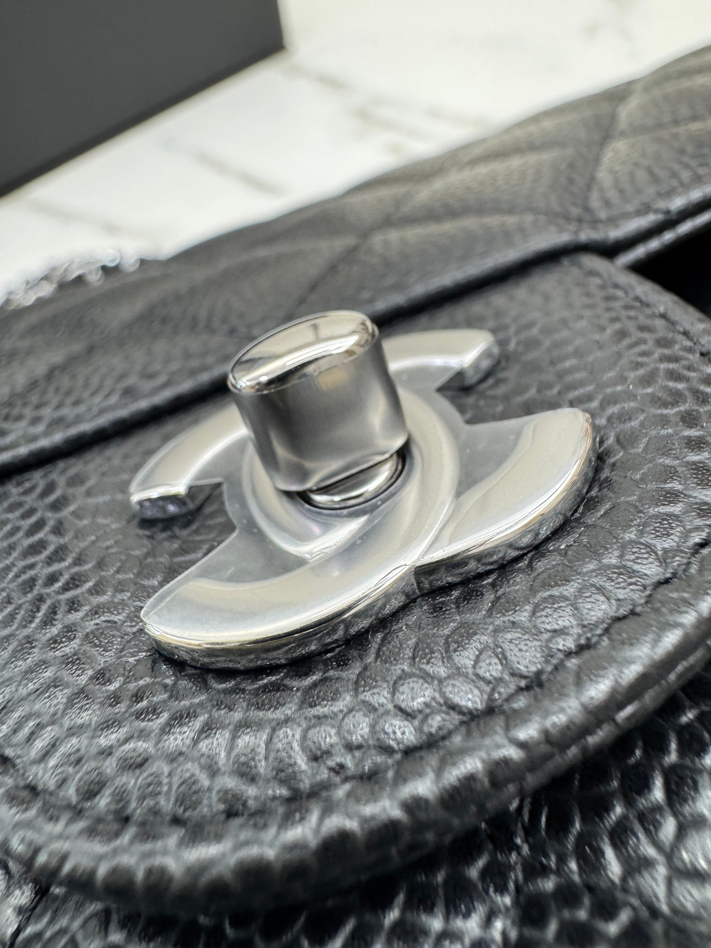 CHANEL CF25 Medium 黑銀牛